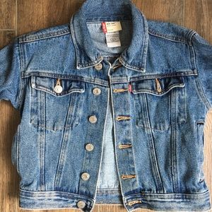 Levi’s jean jacket size 4